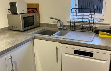 Large 2 bedroom apartment, 4 beds one 1 en-suite, Free parking Nr Chelt Elmore and Quays - Foto 8