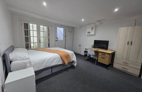 Spacious 3-Bedroom Apartment Near Stratford, 1 Minute From Train Station - Foto 19