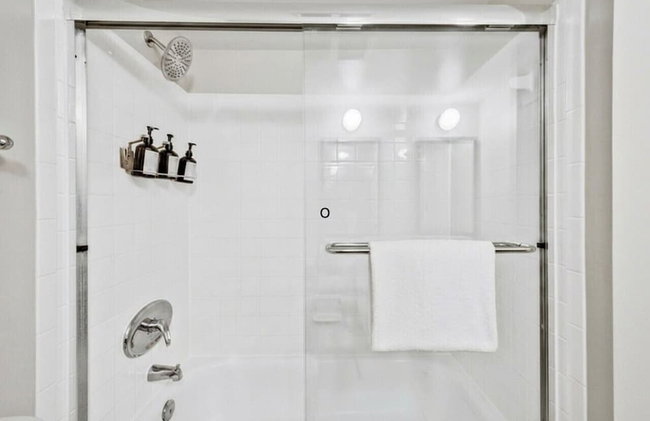 Global Luxury Suites at Georgetown - Photo 69