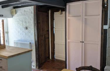 Period Thatched Cottage Towcester - Photo 26