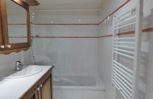 Bel appartement 3 pièces au pied des pistes avec parking - FR-1-458-260 - Foto 10