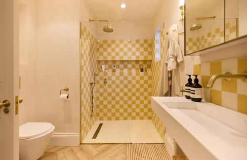 The Kensal Rise Retreat - Stunning 4bdr Home With Garden - Photo 42