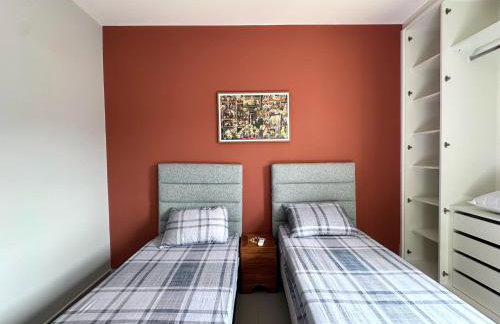 Apto Excelente C/Ar, Varanda Gourmet e Piscina - Foto 8