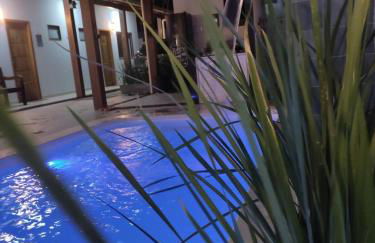 ESPAÇO PÉROLA GUANABARA, 70 Metros do Mar, 4 Suítes independentes COM AR, Área Gourmet Integrada com Piscina,Churrasqueira, 900 Metros de CASTELHANOS, ideal para FAMÍLIAS E AMIGOS - Foto 34