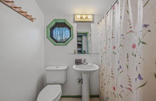 River Time Cabin - Riverfront, Hot Tub, Screen Porch, Fishing, Games, View, 3 King Beds - Photo 81