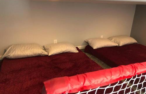 Hockey Themed Room with Wooded Trails - Foto 22