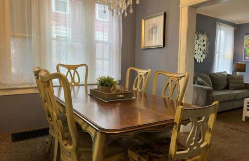 Charming 3 Bedroom Home 6 Beds Sleeps up to 12 - Foto 3