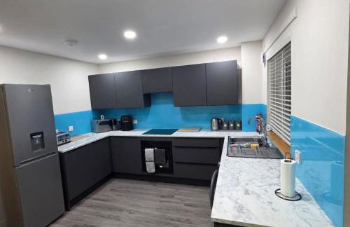 2 Bed House Sleeps 5 -Private Garden -Dogs Allowed - Foto 10