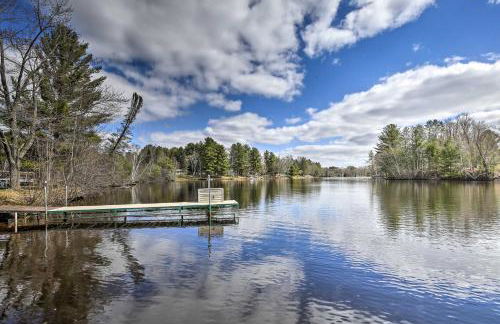 Lakeside Cabin with Fire Pit Near Pine Point Park! - Foto 32