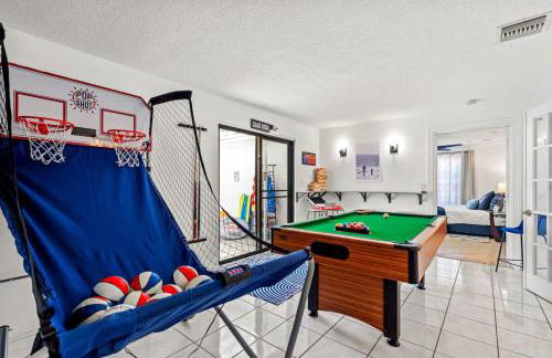 Beachside Escape Poolhouse w Game Room, Grill - Foto 14