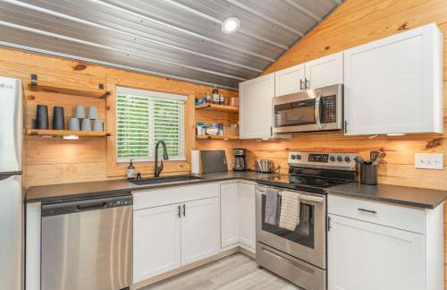 Modern Cabin in the Woods with Hot Tub - Photo 8