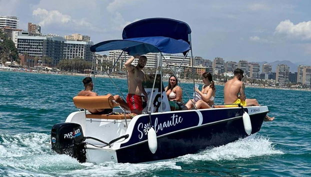 Private Boat Charter Without License in Benalmádena - Foto 2