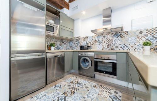 FLORIT FLATS - CATHEDRAL LUXURY TERRACE FLAT 2BR 2BA AC Wifi - Photo 36