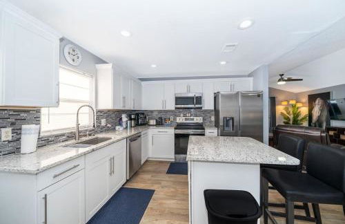 Private Paradise! Stunning south-facing pool home - Foto 6