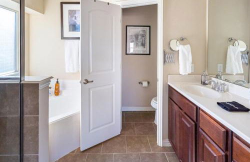 Bright and Spacious 3 Bedroom Townhome, Minutes from DFW Airport - Foto 49