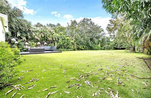 Bright 4BR North Miami Villa Close to Beaches and Huge Backyard - Foto 33