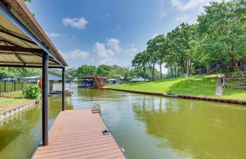 Dock and Fire Pit Cedar Creek Lakefront Retreat! - Foto 30