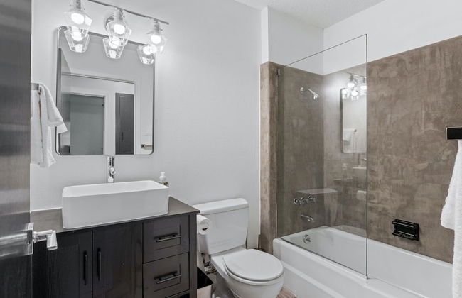 Quiet 3 Bedroom Home Walkable to Zilker Park - Photo 18