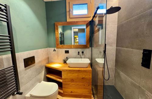 Luxury 9-Bed Apartment Steps from Ski Slopes with Parking & Ski Box - Photo 7