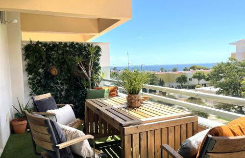 Lux Apt in Priv Condo with Pool, near Beach, Parking & Easy Access to Lisbon - Foto 1