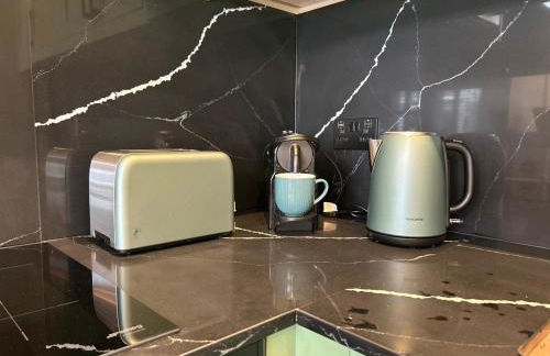 Earl's Court Luxe Apartment - Photo 20