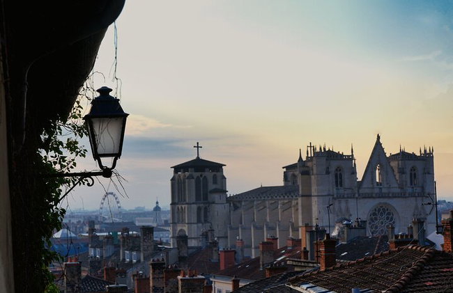 Lyon Ghost Hunt: Follow the Shadows Exploration Game - Photo 9