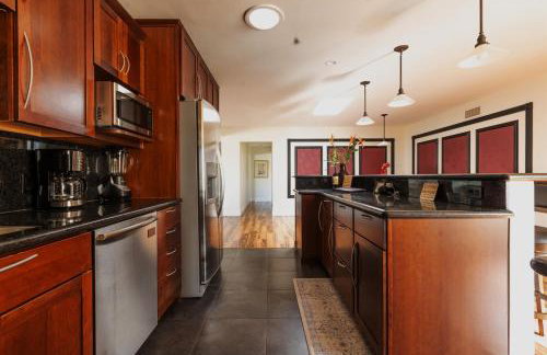 4BR Group Retreat w Golf Green, Poker & Fire Pit - Foto 19