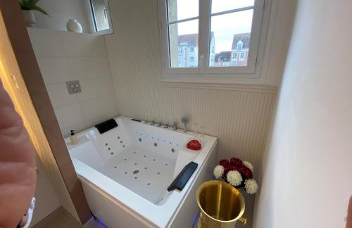Cocon Diamant - Nuit Romantique - Jacuzzi et Sauna - Hyper-Centre - Foto 31