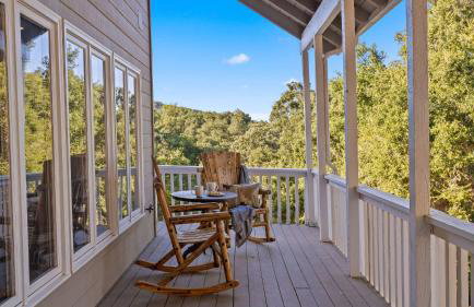 Hidden Oaks Farmhouse by Avantstay Hot Tub, Deck - Foto 6