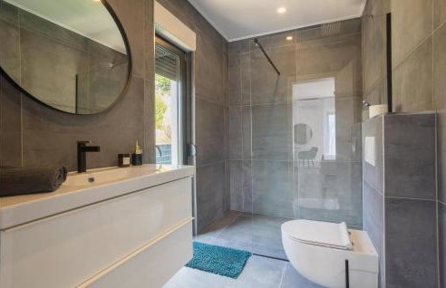 Amazing Home In Dicmo With Kitchen - Photo 37