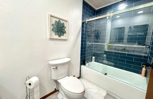 Riverfront Retreat - Right next to the White River - Foto 19