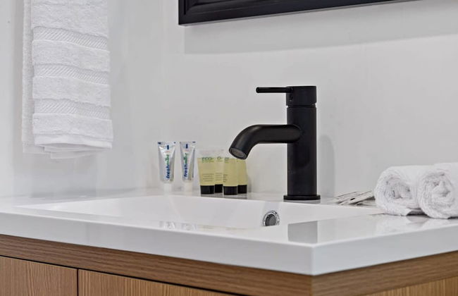 Spacious 2 BR Sailboat Bend - Photo 25