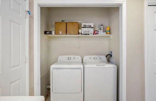 2 bed 2 and a half bath close to shopping restaurants and more - Foto 11