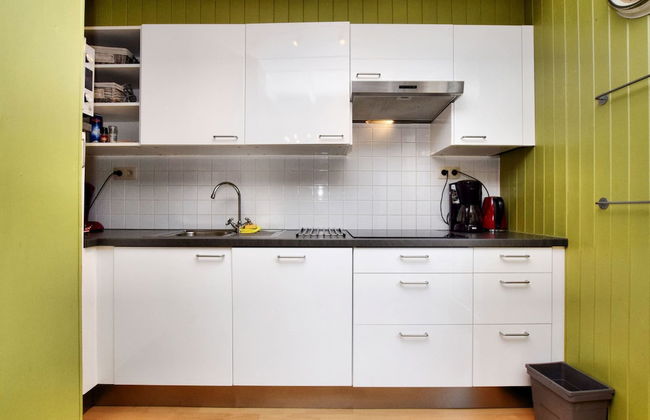 Family Retreat With Garden - Photo 15