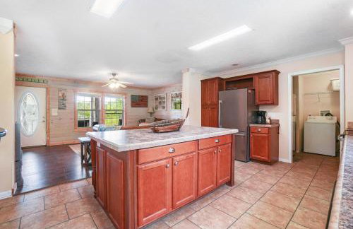 Lakefront Retreat w Dock Boat Rental and Views - Foto 10