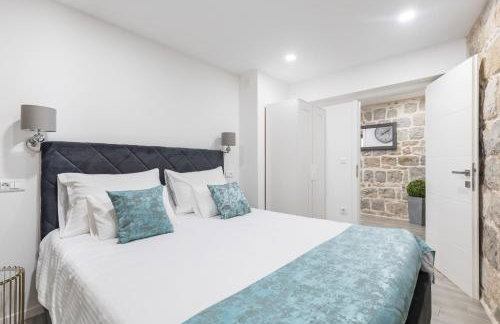 Heritage apartman Geza in centar with private parking - Photo 14