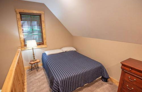 Blue Ridge Mountain Retreat - 30 acres to explore & VIEWS, Sleeps 15 - Foto 17