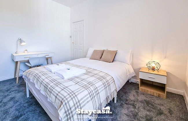 White Cozy House With Pool Table Game Room - Photo 43