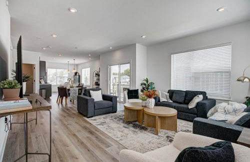 Downtown 1 mi Sleeps 6 wRooftop 3BR 4BED New built Modern Stylish Luxury - Foto 34