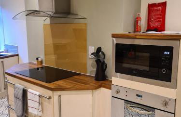 Spacious Mytholmroyd Apartment with River Views - Photo 13