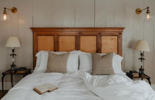 Book Village Inn - Hemingway Room King Bed - Foto 9