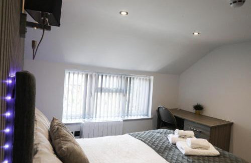 Modern 4 BR flat with 4 ensuites in central Reading - Photo 14