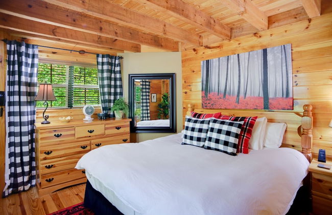 Tree Top Lodge - Gorgeous Lake Cabin With Hot Tub & Magnificent Views Of Forests And Mountains! 3 Bedroom Cabin by Redawning - Foto 2