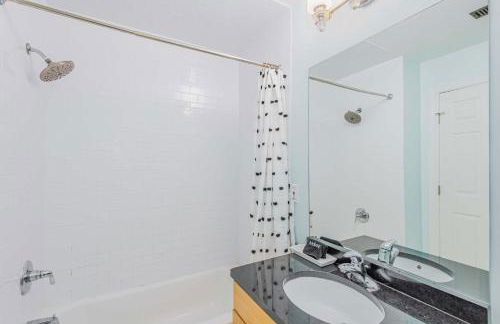 Rhythm & Rest Group Stay with Grill & Cozy Fireplace - Foto 20