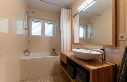 Quiet Villa near Split, Heated Pool, View, Nature - Foto 18