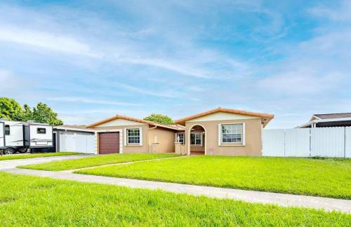 Stunning Lake-Front Villa with Pool & Spa - Foto 16