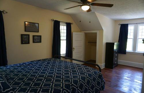 Renovated 1928 bungalow on a former asylum campus - Foto 24