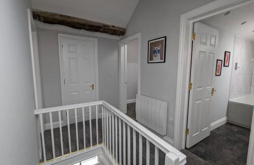 31 High Street - Modern & Stylish 2-bed Apartment - inc parking - Photo 8