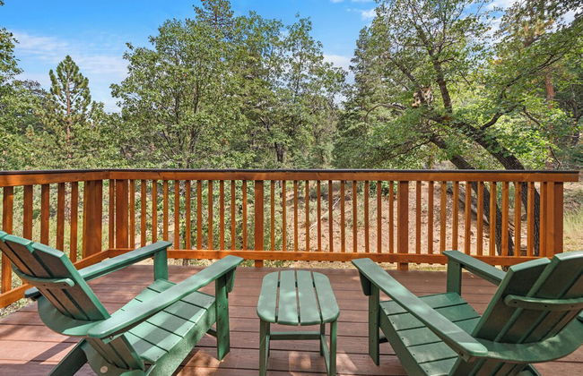 Rest N Relax Inn - Beautiful chalet-style cabin features dramatic forest and slope views! - Foto 31