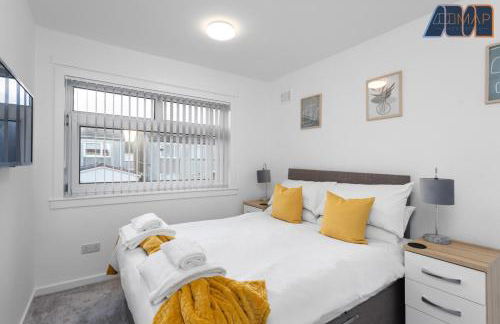 Modern 3 Bed Home in Bathgate with Garden - Photo 14